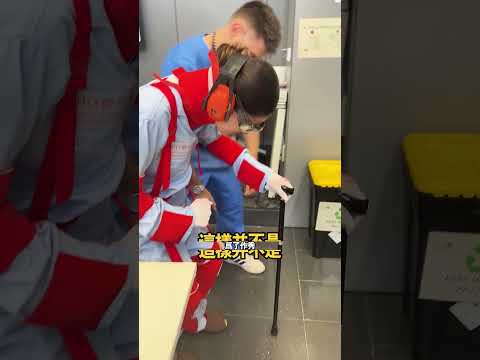 護士穿類比老年人的服裝，切身體會老年人的日常生活！@elenitaababiano