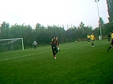 Mecz Unia Strzemieszyce - Piliczanka Pilica (bramka Walnika).AVI
