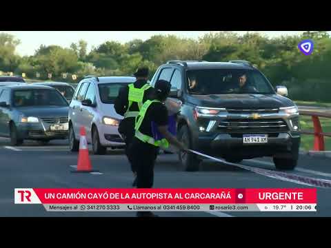 Un camión cayó desde la autopista Rosario-Santa Fe y se hundió en el Carcarañá