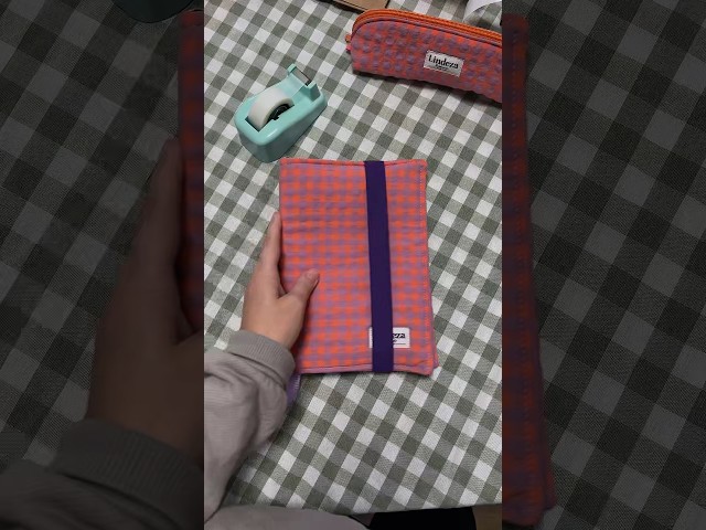 Vídeo relacionado con Poceacles Funda para libro con patrón de noche estrellada, cubierta de libro para amantes de los libros, cubierta de libro de tapa dura y tapa blanda, bolsa con cremallera, protector para mujeres y
