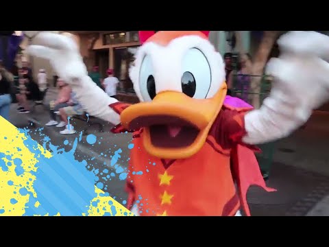 Halloween Donald Duck SCARES EVERYONE on the street! | Disneyland