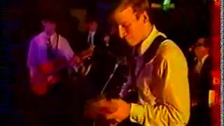 Chris Isaak - In The Heat Of The Jungle (Live on french TV 80&#39;s)