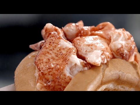 The Best Lobster Roll in New England is at McLoons Lobster Shack in South Thomaston, Maine