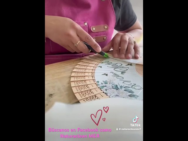 Vídeo relacionado con Pla Pla Pla Abanicos de madera personalizados con foto y texto. Abanicos con imagen personalizada. Abanicos baratos personalizados. (MADERA)