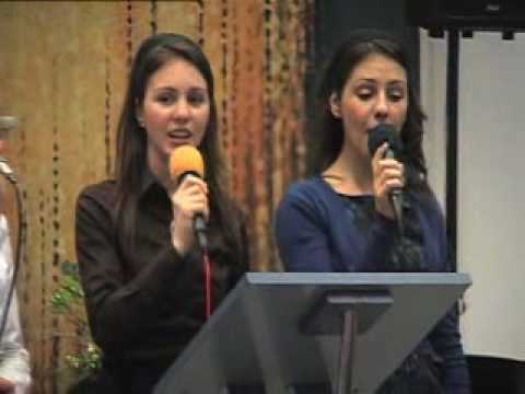 Surorile Onofrei - Mi-e dor, mi-e dor de casa mea (Biserica Penticostala Albini)