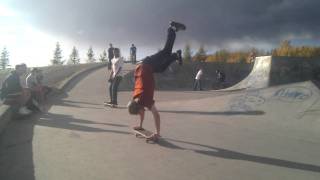 preview picture of video 'Skateboarding Handstand at Wasilla, Alaska skatepark'