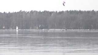 preview picture of video 'Jezioro Miedwie obok wsi Morzyczyn luty 2011'