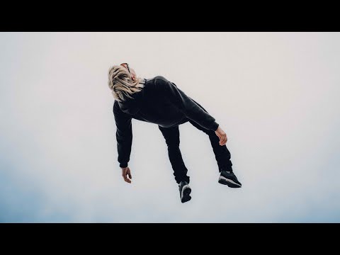 TIPPA - Omilla jaloilla (Lyriikkavideo)