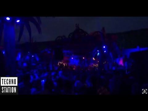 Hernan Cattaneo Playing His New Remix for Chicola - Childhood P.2 / Netherlands