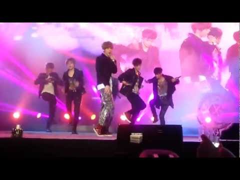 EXO-M  MAMA Fancam [Super Asia Showcase 2012 Malaysia]
