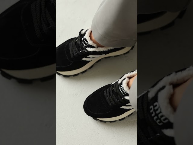 Чоботи жіночі шкіряні байка хутро 592641 Чорний Кросівки жіночі замшеві хутро 592878 Чорні