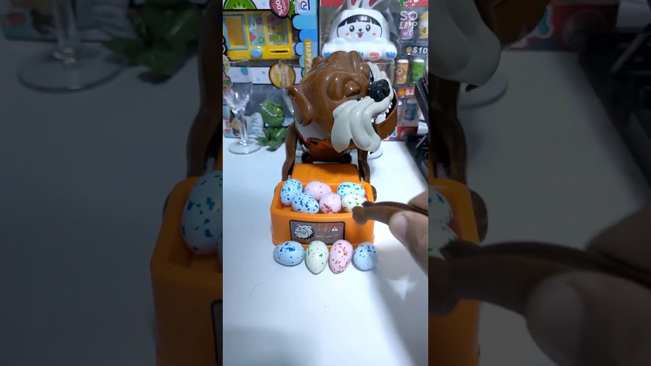 SLEEPING MAD DOG IS BACK TRYING TO PROTECT HIS YUMMY EGG BUBBLE GUM #asmr #viral #trending#shorts