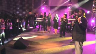I Won't Go Back. Live performance by William McDowell.