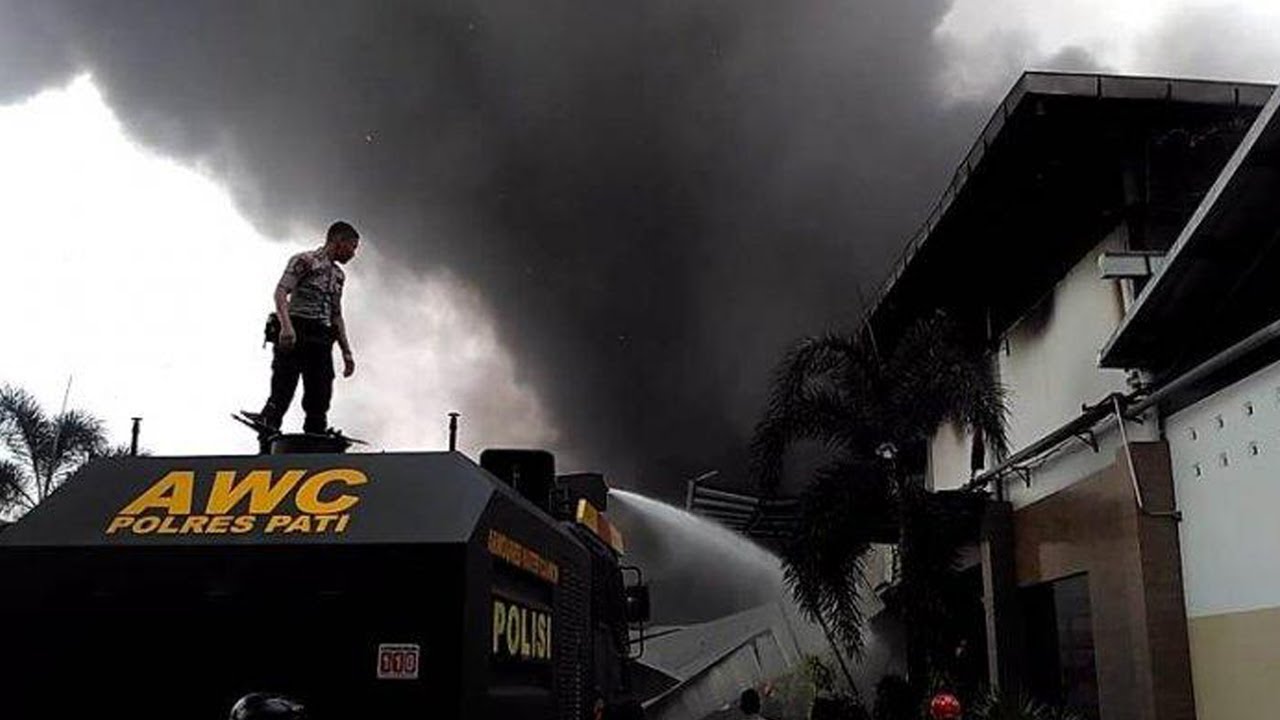 86+ Mod Bussid Mobil Polisi Water Cannon Gratis