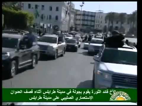 Pro Gaddafi Rally - 05a - drives on Tripoli, 14-04-2011. Gheddafi guida per le vie di Tripoli.