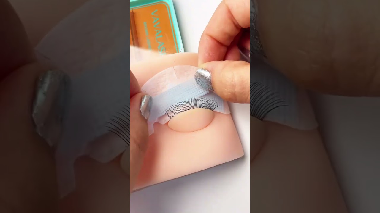 ✨ Natural Brown Lash Extension Charm ✨Enhance your eyes with our exquisite brown lash. ❤️