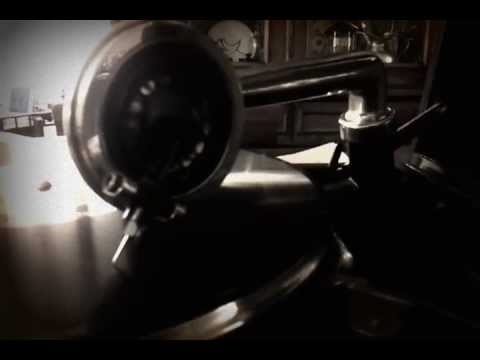 Harold Arlen sings Stormy Weather (1933)