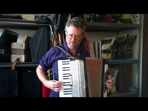 Hohner Arietta 72 bass LM accordion - $700