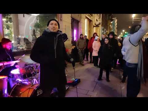 Супер хит Руки Вверх - Чужие губы, на Невском проспекте выступает группа "Айдахо", на танцполе Майкл