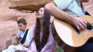 Alanis Morissette - I Was Hoping HD - (7 de 9 - Live In The Navajo Nation)