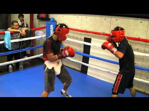 2013-12-8-　　　世界ランカーと有名ボクサーとのスパーリング④　　大阪市大正区の仲里ボクシングジム