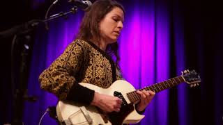 Jesca Hoop- Animal Kingdom Chaotic live on Sessions From The Box