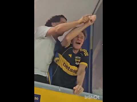 "Willem Dafoe PTE en La Bombonera en el partido entre Boca Juniors vs Newell's" Barra: La 12 &bull; Club: Boca Juniors