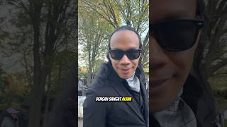 Download lagu Pria Ini Viral Gara-Gara Berjalan Mundur😅 mp3