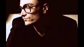 Guè Pequeno - Ruggine e Ossa (feat. Julia Lenti)