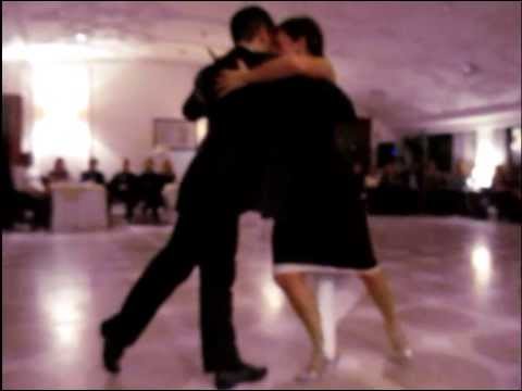  Giusy Santoro  is  dancing  to  the  tango  "  De Floreo  "  by  Osvaldo Pugliese  in  2013