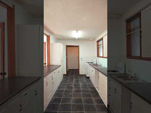 8 Carnarvon Place, Melton West, VIC 3337, 3 slaapkamers, 1 badkamers, House
