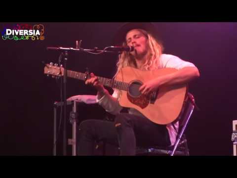 ZIGGY ALBERTS - RUNAWAY - LIVE @ FESTIVAL MUNDIAL 2017