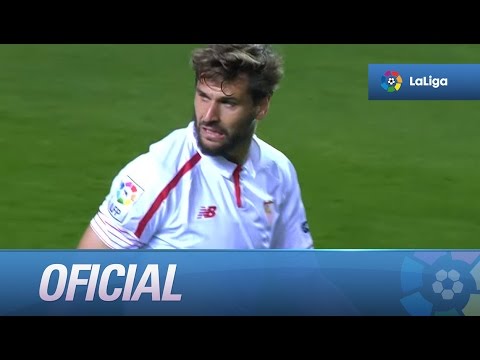 Cabezazo de Llorente que sale por encima de portería