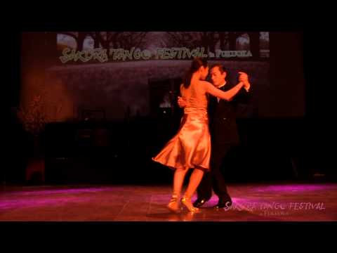  a  dance  to  the  tango  "  Jirón de suburbio  "  by  Ricardo Tanturi  at  Sakura Tango Festival  in  2015