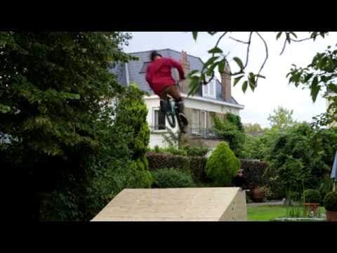 BMX backyard ramp session