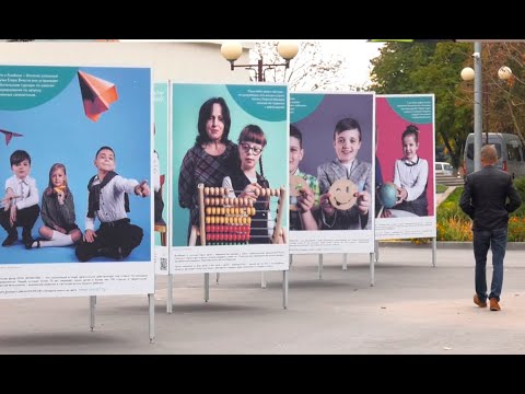 В Гомеле открылась фотовыставка о жизни школьников с инвалидностью видео