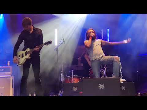 Massive Wagons **** Red Dress **** Live at Rock at Kendal 27-08-2018