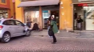 Modena, auto falcia una decina di persone: ci sono feriti gravi
