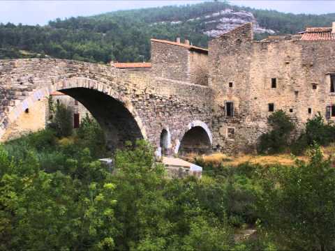 Claude Marti et Joanda chantent "Un país que vòl viure" chanson en occitan