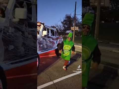 Jeep Gladiator watching Beast King also Hemi_Con_392 walking thru.