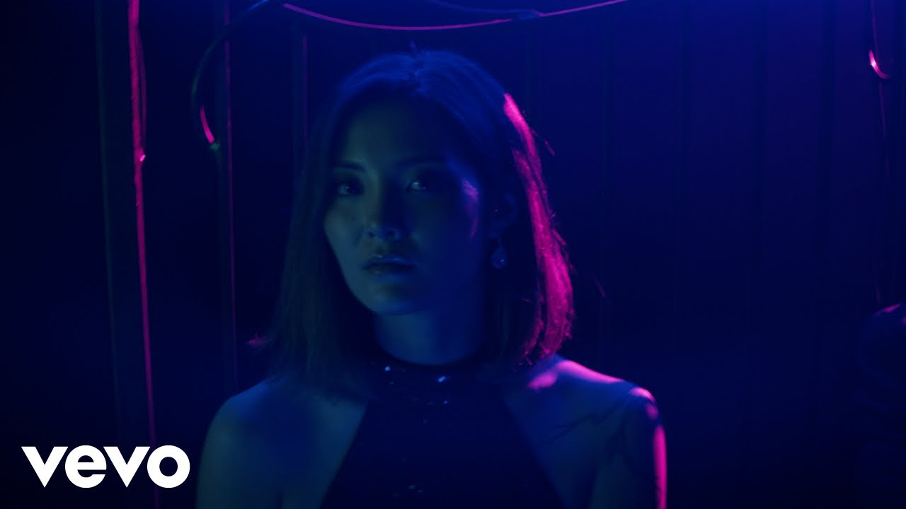 Julian Lamadrid - 15 Minutes (Official Video) - YouTube