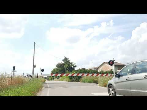 Level crossing #21 - Arzergrande - Via Vigna #railroadcrossing #railway