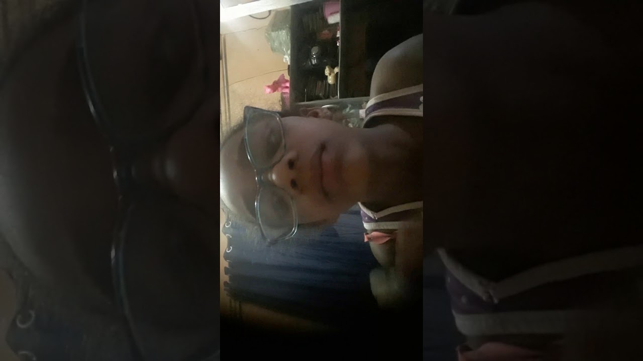 Comprei uma manteiga de cacau, usei e adorei. O nome dela é ziinziin