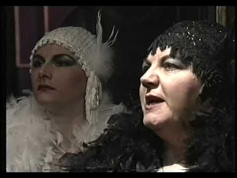 Vídeo: Fragmentos de <cite>Cabaret alén</cite>, de Dorotea Bárcena