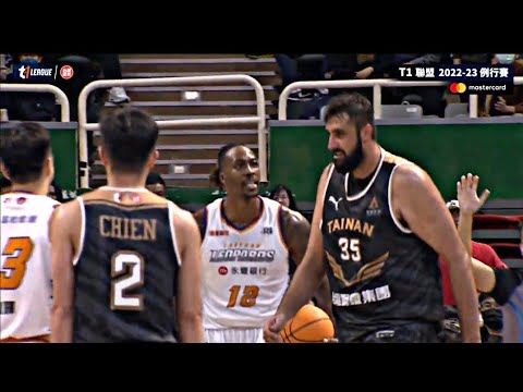 DWIGHT HOWARD WANTS TO FIGHT WITH BHULLAR AFTER COMING BACK! | 21 POINTS, 13 REBOUNDS!