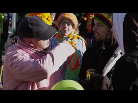 Fragment uit de film, Déés is Karneval! - Ed explains d'n inhoal - KruikenTv