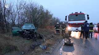 Мъж загина при челен удар между две коли
