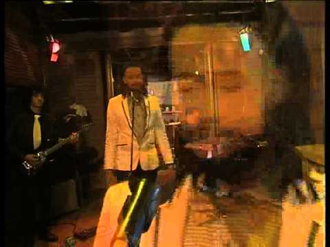 Local sensation Matthew Gold performs "Put It To Bed/Use Somebody" live in studio (10 July 2014)