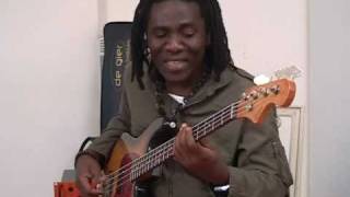 Video thumbnail for Richard Bona's new Bass: De Gier BeBop, part 2 by degierguitarsbasses
