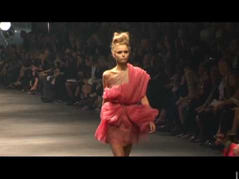 Paris : Lanvin Fashion Show- Women's Ready to Wear Spring/Summer 2010